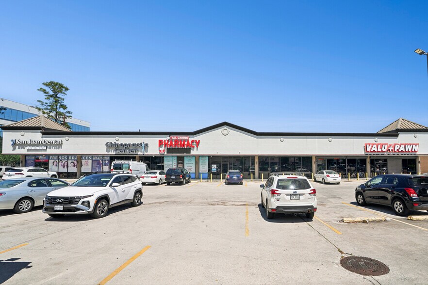 More Photos Of 13630 Veterans Memorial Dr, Houston Storefront Retail Office For Lease