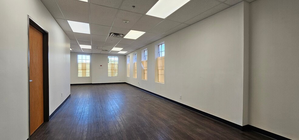 More Photos Of 3445 Highland Rd, Dallas Office For Sale