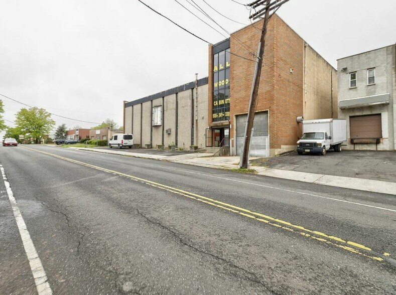 More Photos Of 300-306 W 1st Ave, Roselle Warehouse For Sale