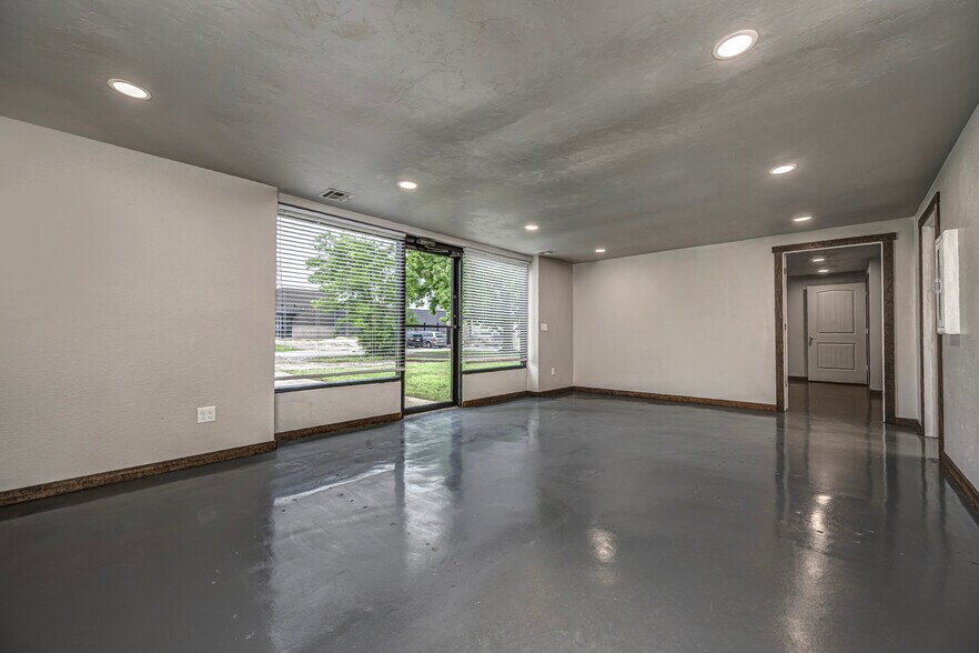 More Photos Of 116 N 2nd St, Noble Light Manufacturing For Lease