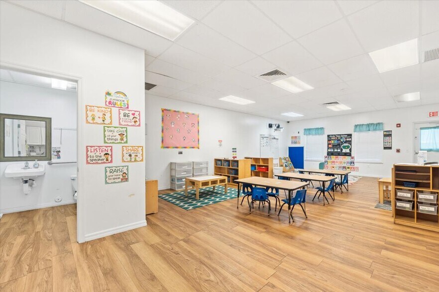 More Photos Of 180 Basilan Cres, Clewiston Daycare Center For Sale