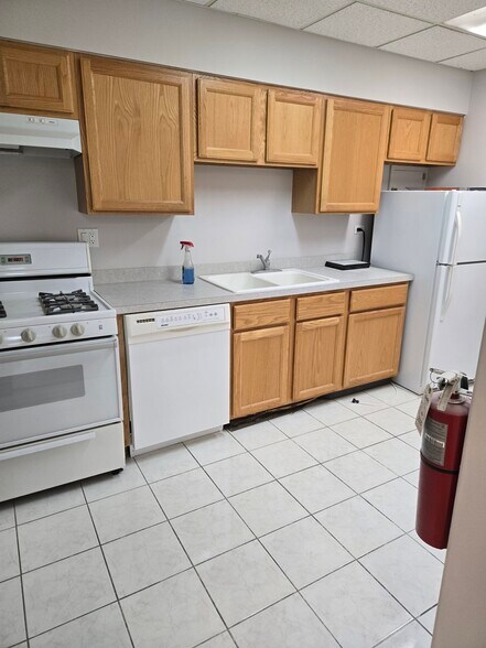 More Photos Of 261 E Lake St, Bloomingdale Office For Lease