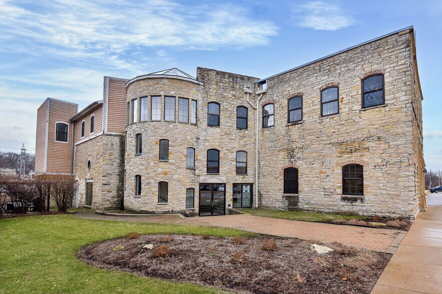 More Photos Of 30 S Shumway Ave, Batavia Office For Lease