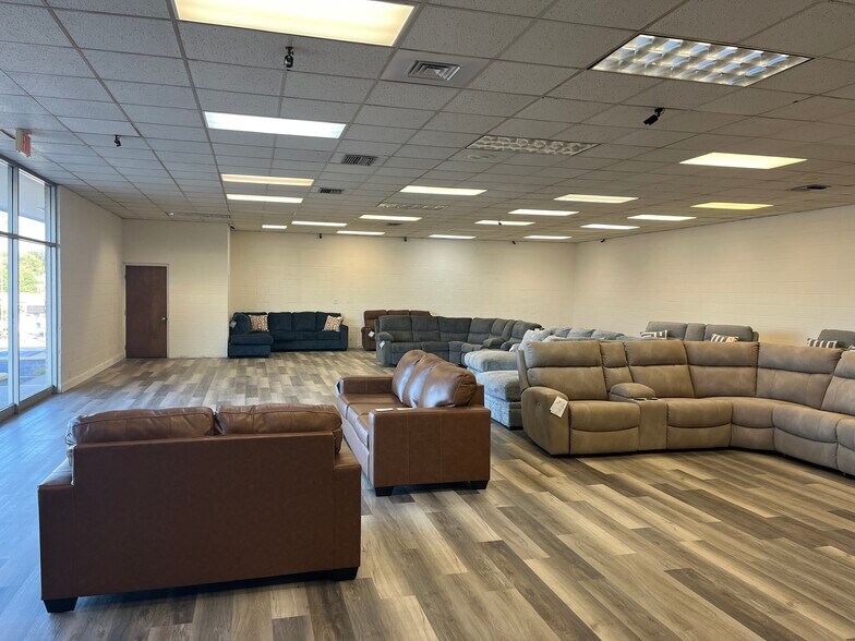 More Photos Of 1430 W Kearney St, Springfield Freestanding For Sale