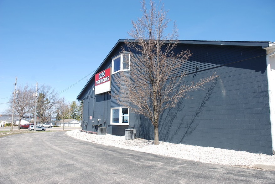 More Photos Of 5700 N US-31 Hwy, Acme Freestanding For Lease