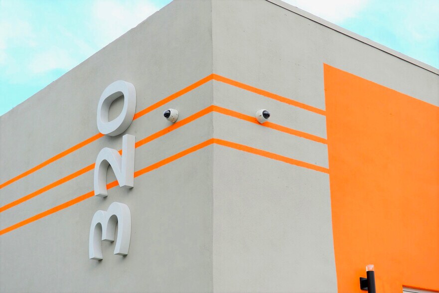 More Photos Of 300 NE 75th St, Miami Flex For Sale