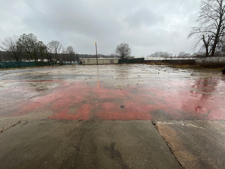 More Photos Of 2441 N Main St, East Point Service For Sale