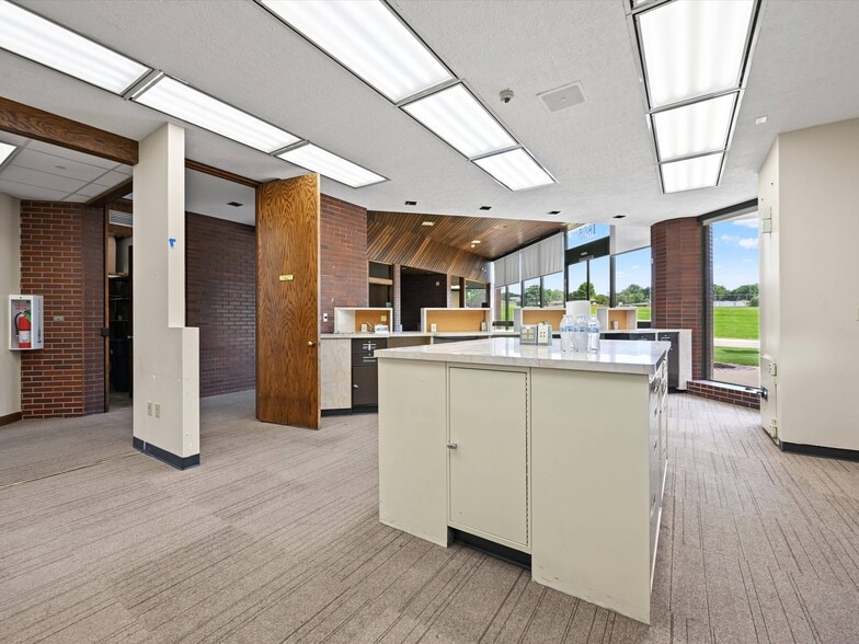 More Photos Of 1805 John F Kennedy Rd, Dubuque Freestanding For Sale