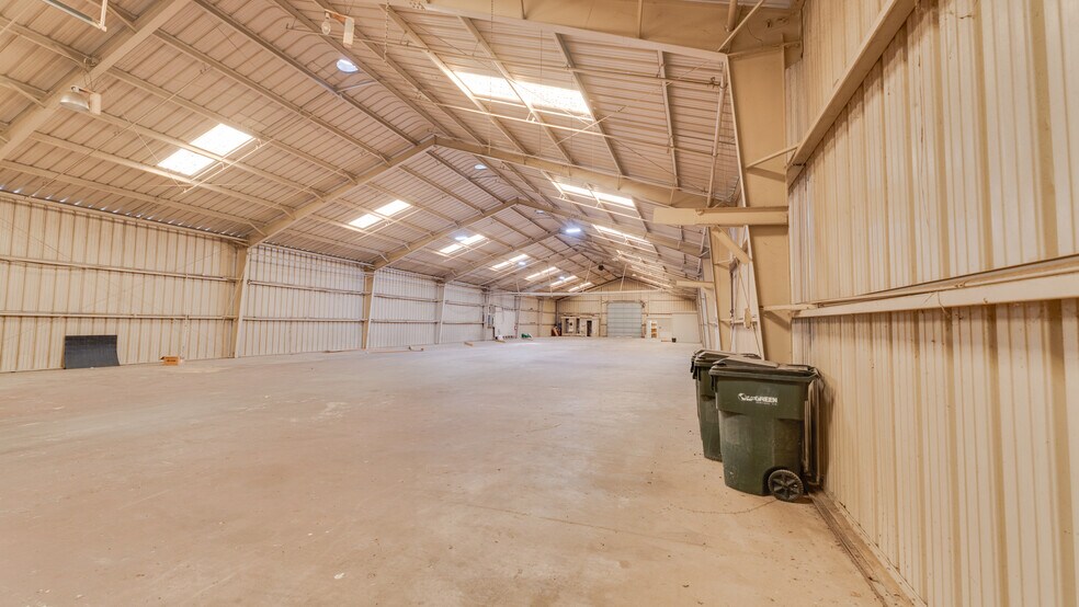 More Photos Of 510 N Walker St, Quitman Light Manufacturing For Sale