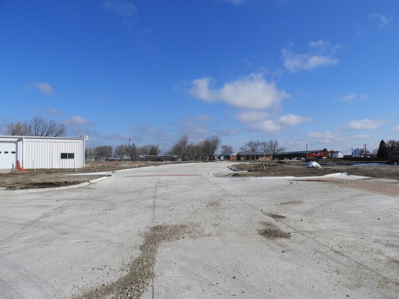 More Photos Of 101 Lincoln St NE, Bondurant Industrial For Lease
