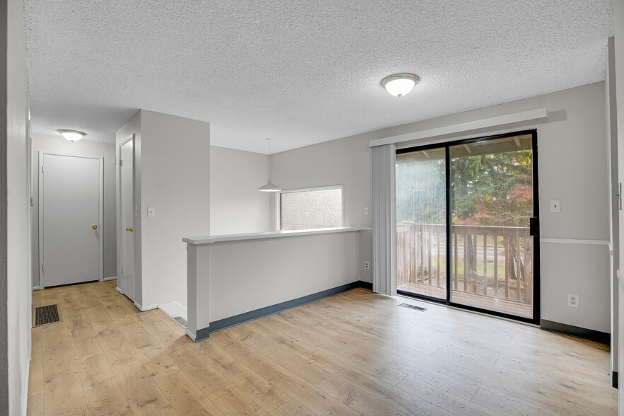 More Photos Of 17792 Webster Rd, Gladstone Apartments For Sale