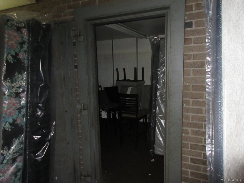 More Photos Of 11511 Kelly Rd, Detroit Storefront For Sale