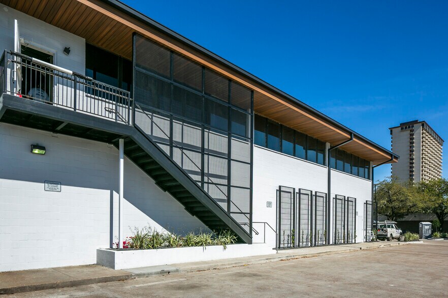 More Photos Of 2101 Smith St, Houston Storefront Retail Office For Sale