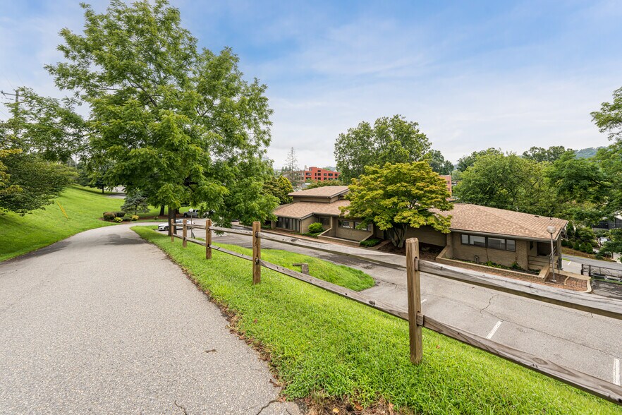More Photos Of 90 Asheland Ave, Asheville Medical For Sale