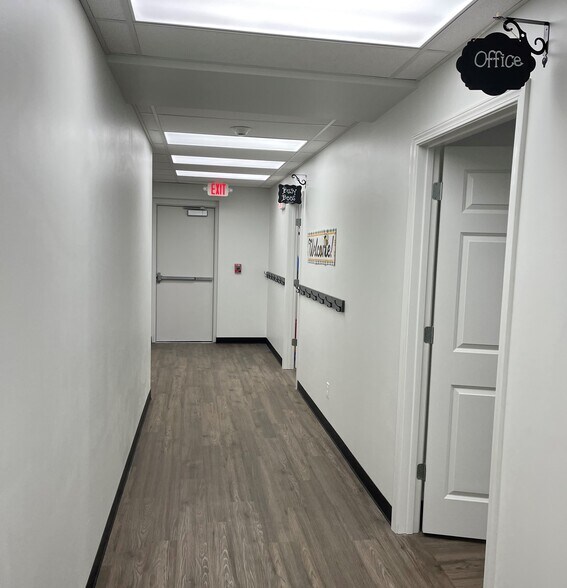 More Photos Of 1313 N Main St, Evansville Storefront For Sale