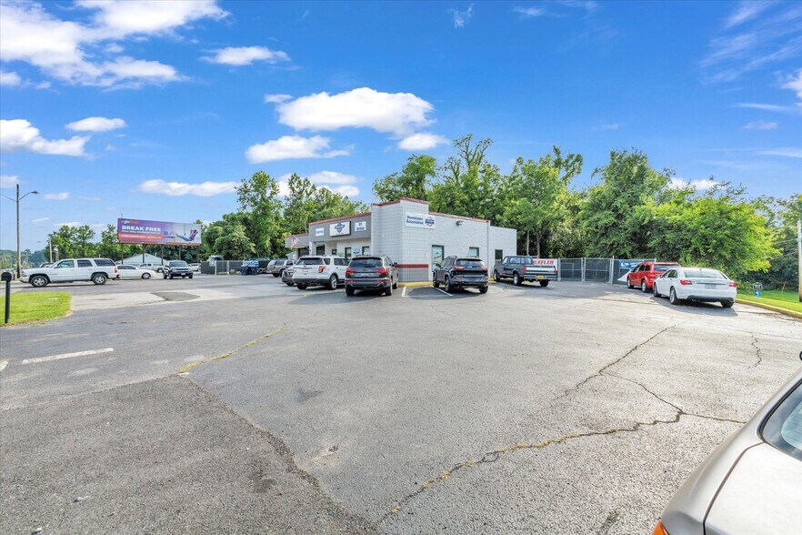 More Photos Of 1474 Peters Creek Rd NW, Roanoke Auto Repair For Sale