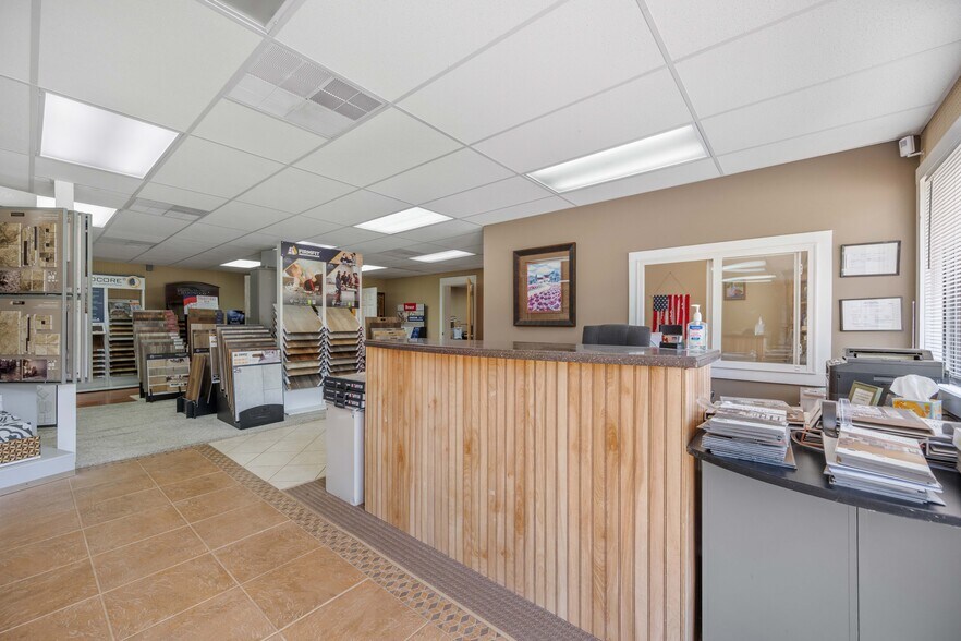 More Photos Of 364 W Main St, Decaturville Flex For Sale