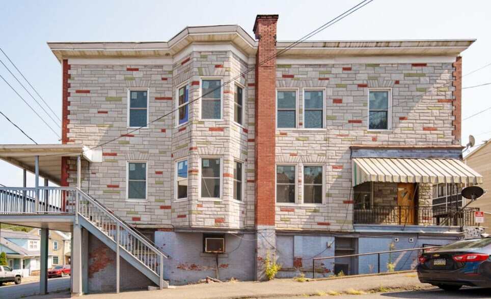 More Photos Of 1500 Pulaski Ave, Coal Township Specialty For Sale