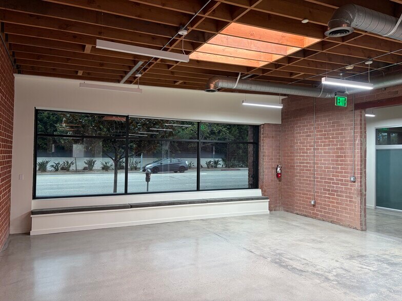 More Photos Of 2558 Overland Ave, Los Angeles Office For Lease