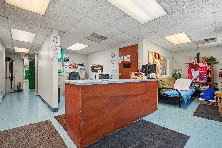 More Photos Of 4250 Herr Fieldhouse Rd, Southington Veterinarian Kennel For Sale