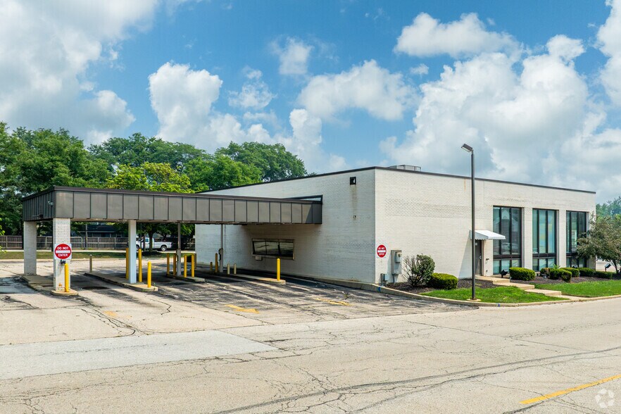 More Photos Of 151 E Irving Park Rd, Streamwood Bank For Sale