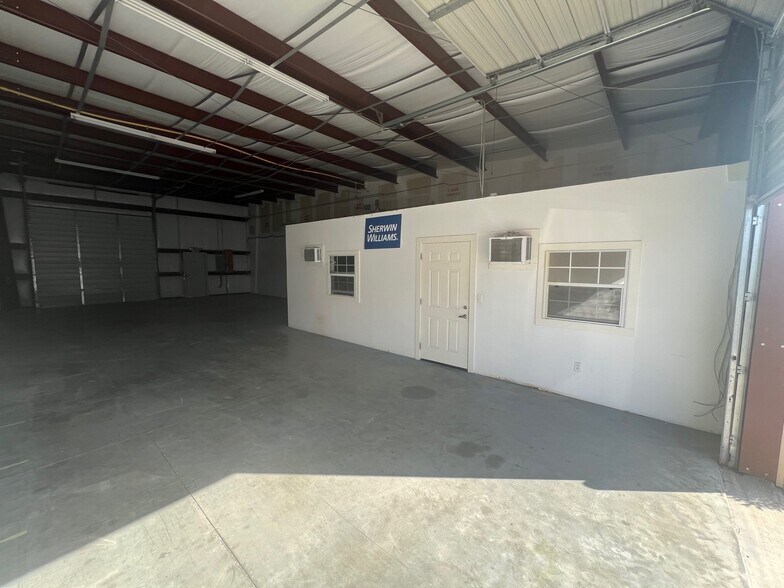 More Photos Of 317 E Cedar Ave, McAllen Warehouse For Lease