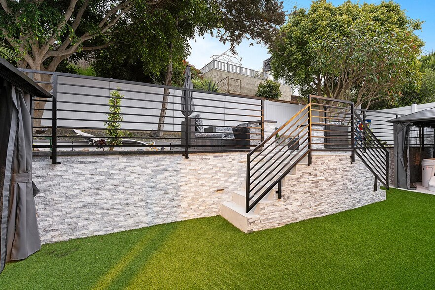 More Photos Of 8222 Pershing Dr, Playa Del Rey Multifamily For Sale
