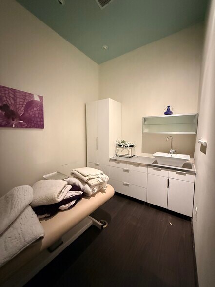 More Photos Of 2140 W Grande Blvd, Tyler Medical For Lease