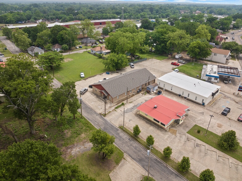 More Photos Of 107 E 11th St, Mount Pleasant Office For Sale