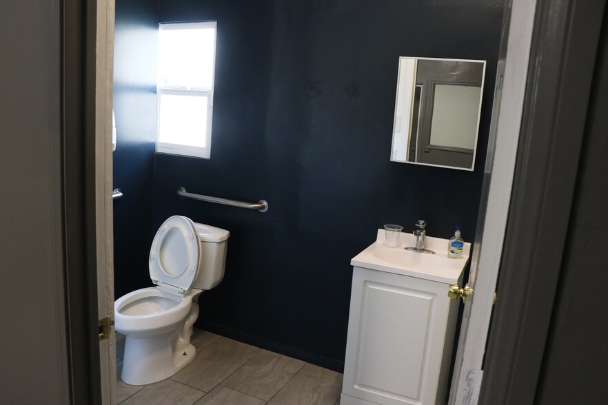 More Photos Of 3613 Tweedy Blvd, South Gate Storefront For Sale