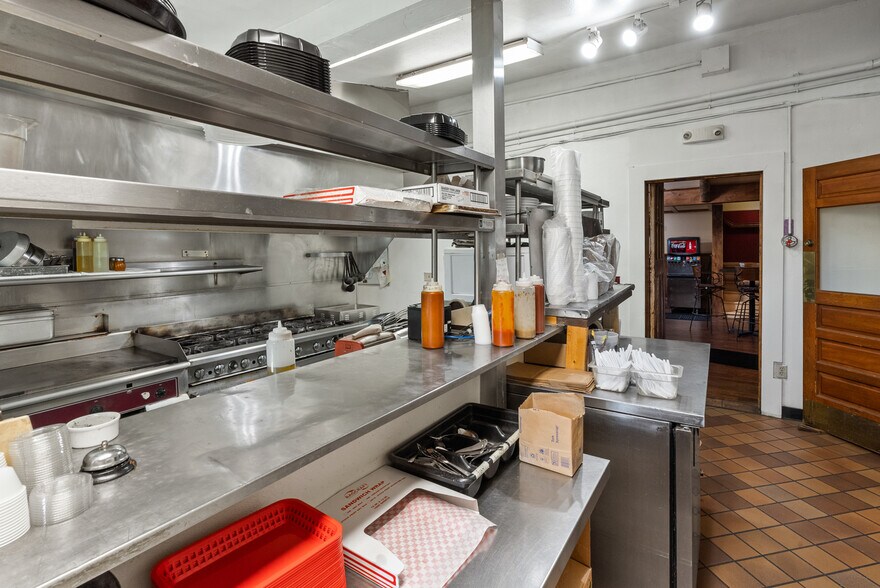 More Photos Of 2711 W College St, Bozeman Restaurant For Sale