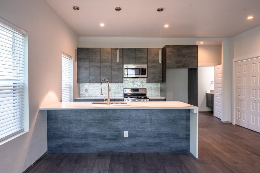 More Photos Of 225 S Pine St, San Antonio Apartments For Sale