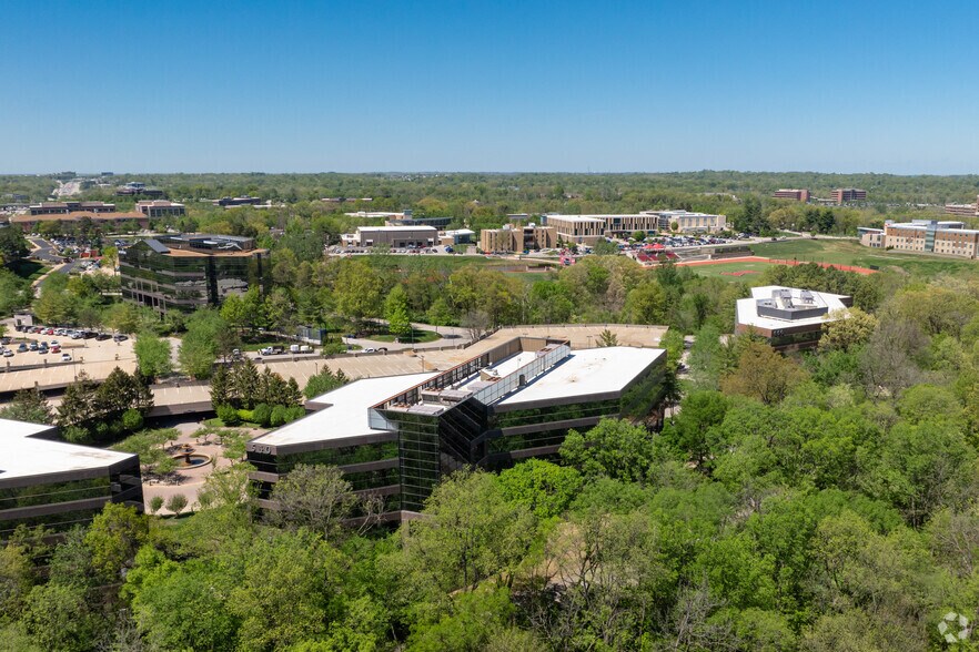 More Photos Of 540 Maryville Centre Dr, Saint Louis Office For Lease