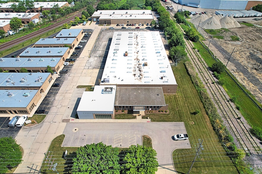 More Photos Of 350 E Howard Ave, Des Plaines Warehouse For Lease