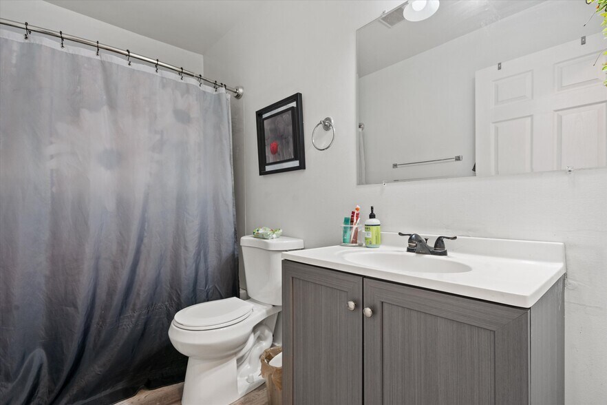 More Photos Of 643 Meadow Ln, Burlington Apartments For Sale