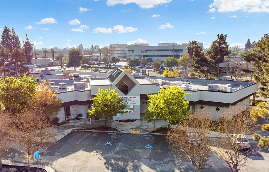 Primary Photo Of 1408 Commercial Way, Bakersfield Medical For Lease