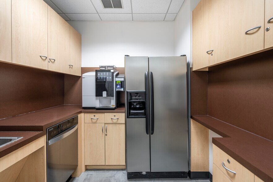 More Photos Of 11-43 Raymond Plz W, Newark Coworking Space