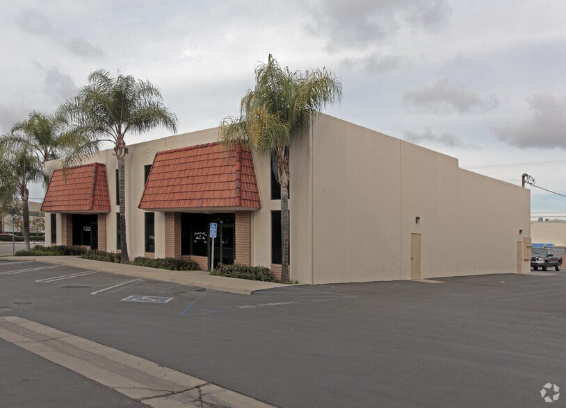 More Photos Of 2881-2895 E La Palma Ave, Anaheim Warehouse For Lease