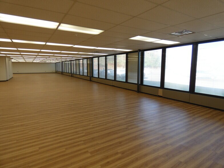 More Photos Of 400 Captain Neville Dr, Waterbury Warehouse For Lease