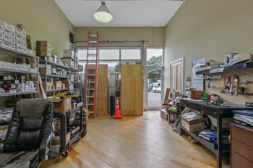 More Photos Of 1726 Altamont Ave, Richmond Warehouse For Lease