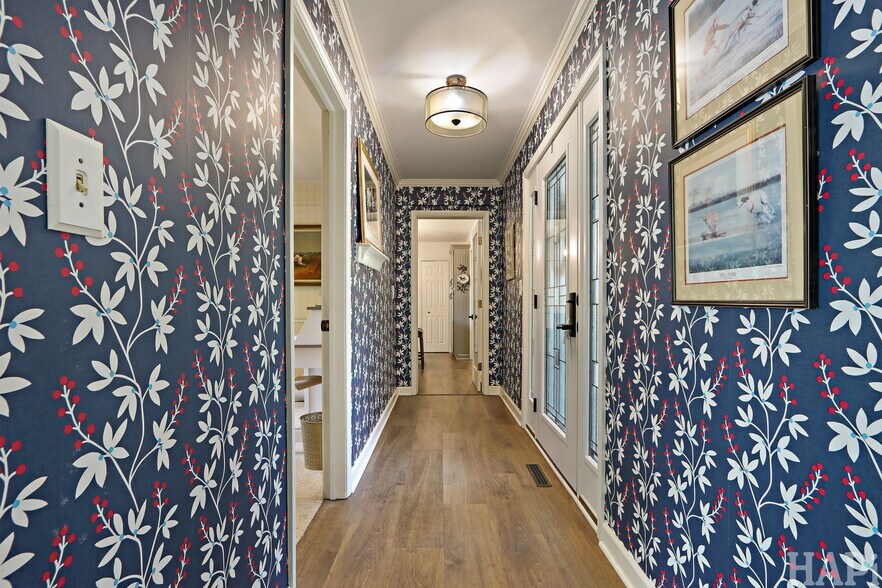 More Photos Of 4403 S Roberts Rd, Island Lake Veterinarian Kennel For Sale