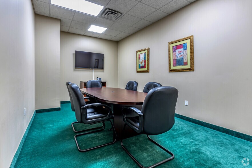 More Photos Of 6151 Lake Osprey Dr, Sarasota Office For Lease