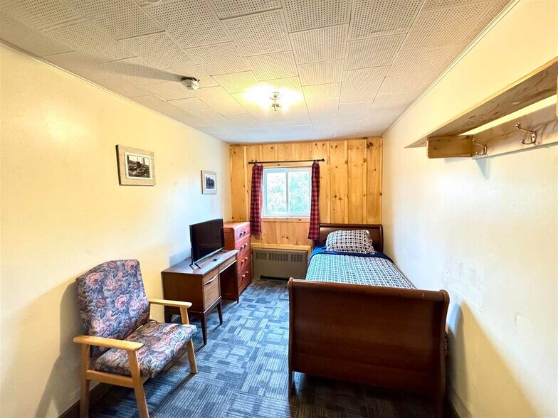More Photos Of 109 Front St, Missanabie Hotel For Sale