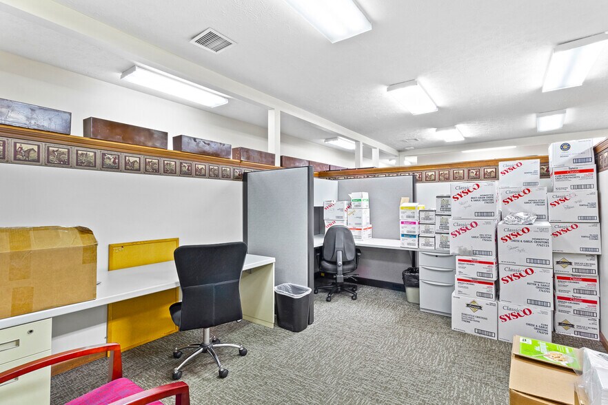 More Photos Of 1542 E Greyhound Pass, Carmel Medical For Lease