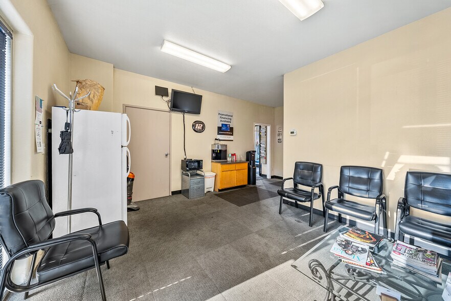 More Photos Of 3311 Biddle Rd, Medford Auto Repair For Sale