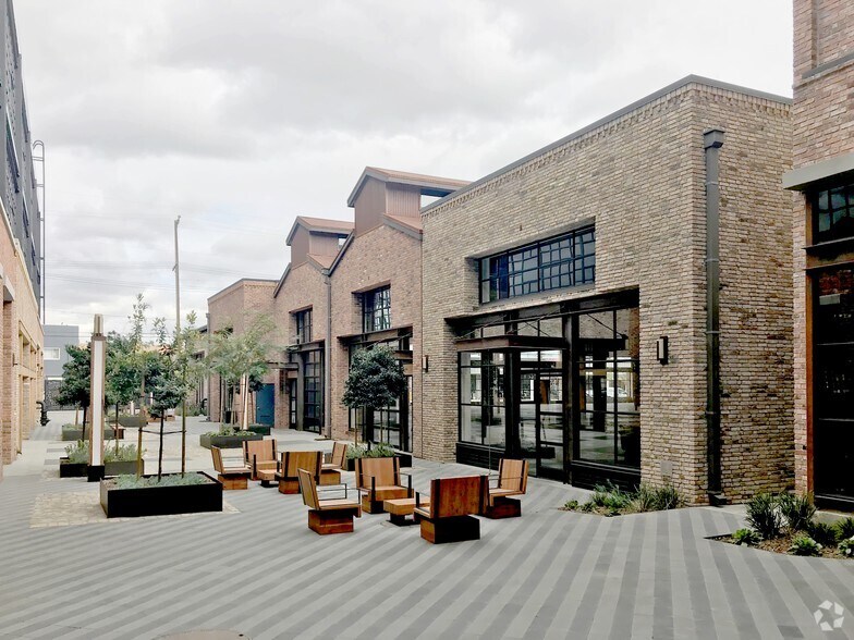 Primary Photo Of 555-581 Mateo St, Los Angeles Loft Creative Space For Lease