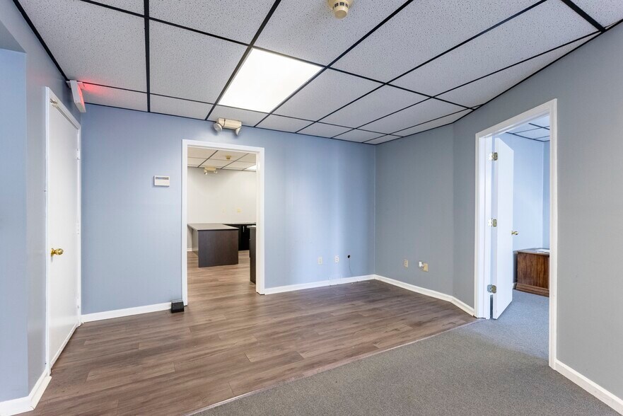 More Photos Of 447 Broadway, Ulster Park Office For Sale