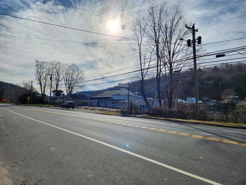 More Photos Of 377 Roosevelt Dr, Seymour Land For Lease