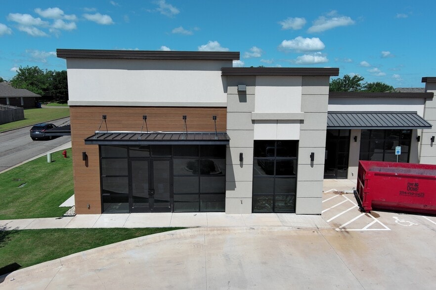 More Photos Of 899 S Hewitt Dr, Hewitt General Retail For Sale