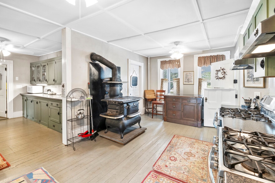 More Photos Of 5 Greenhouse Ln, Bradford Hospitality For Sale